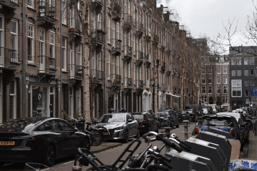 Notes On Neighbourhoods in Amsterdam 
